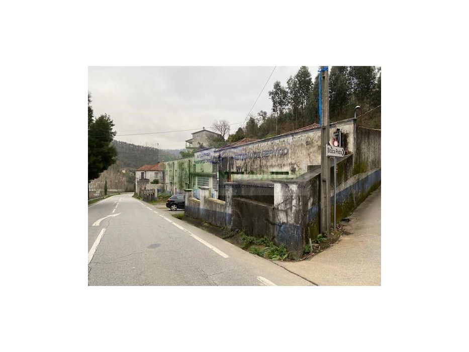 Armazém À Face Da Estrada Nacional 328 | Excelente Localização