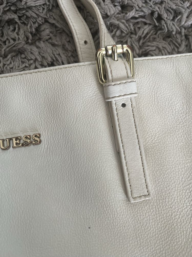 Biała skórzana torebka A4 Guess pojemna shopperbag