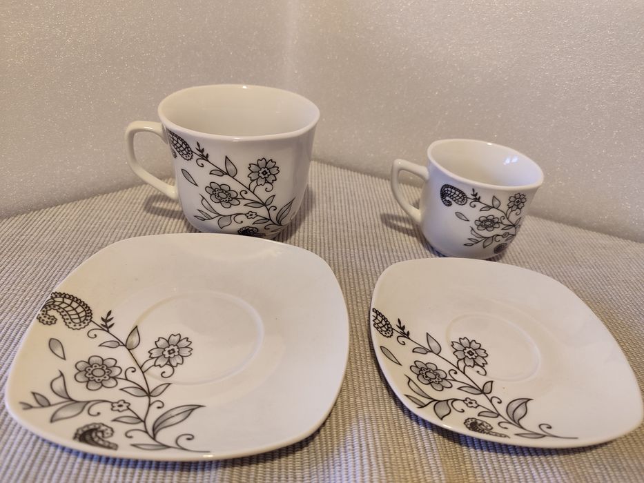 Filiżanki ze spodkami z porcelany niemieckiej