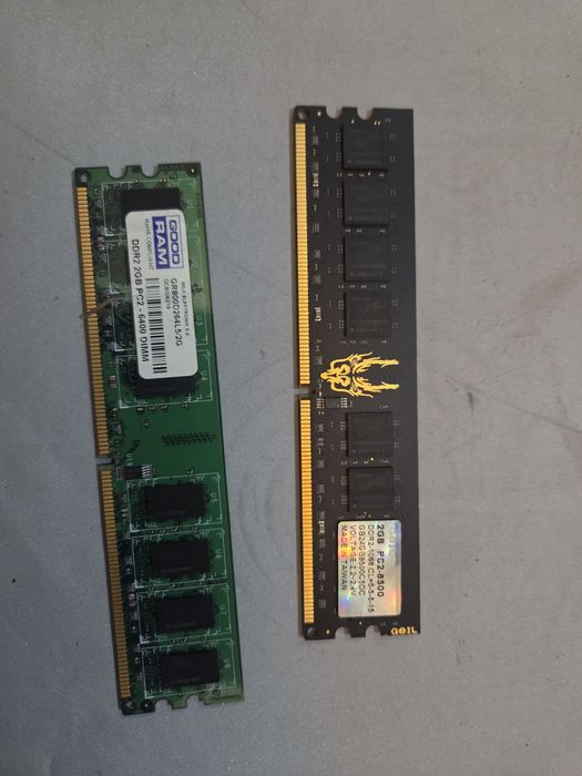 Sprzedam 2 sprawnę pamięci RAM DDR2 2x2GB (ze zdjecia)