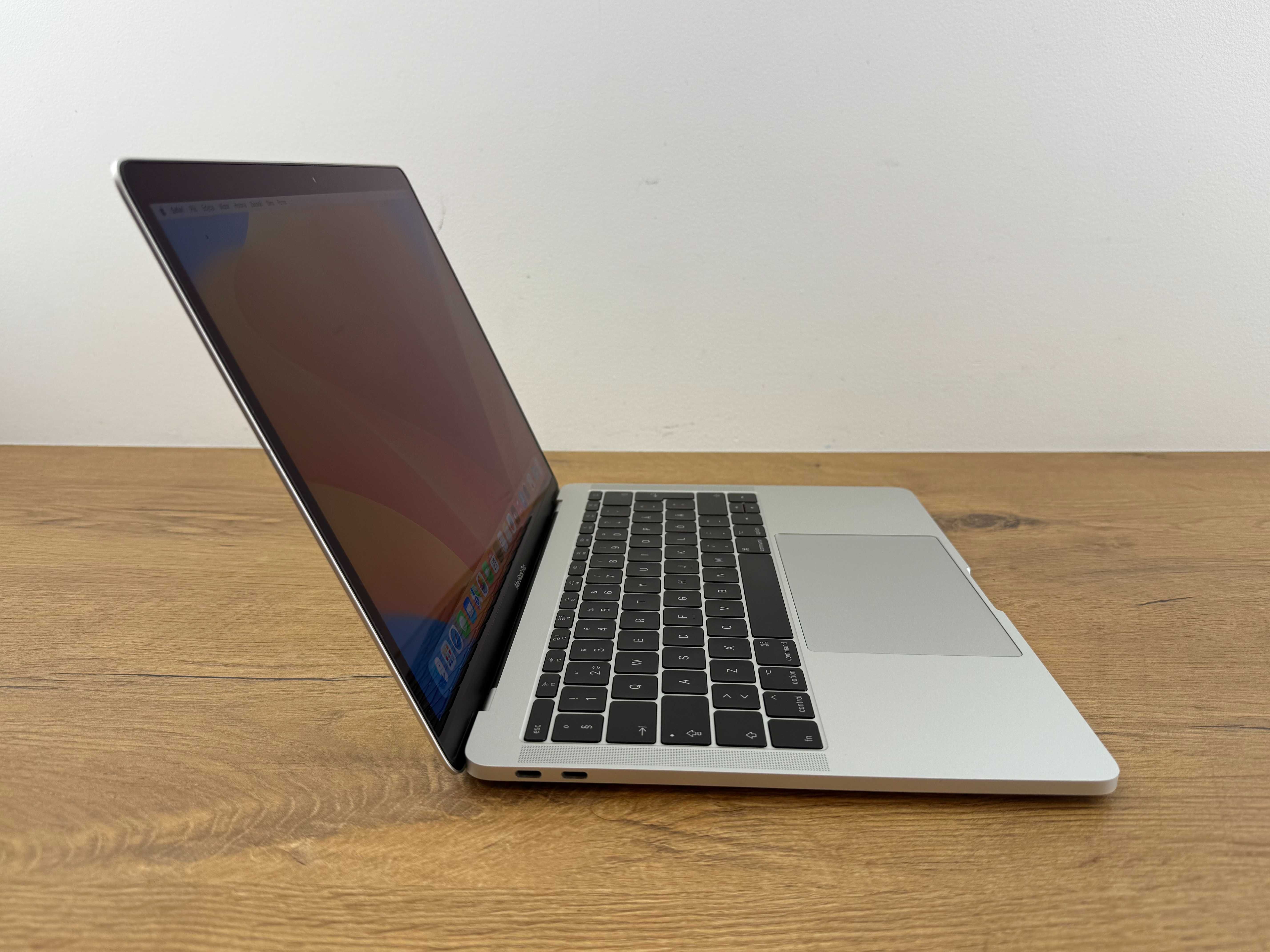 Apple MacBook PRO 13 CORE i5 2.30GHz, 8GB RAM, SSD 240GB, BATERIA 167c
