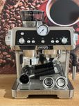 Kolbowy ekspres do kawy z młynkiem DELONGHI La Specialista EC9355.M