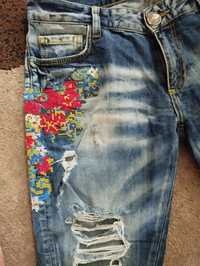 AMN ! Супер круті джинси рвані щ вишивкою Турція, 29 розмір