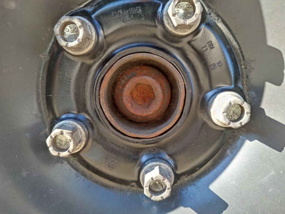 Opony zimowe 205/55/16" plus felgi stalowe