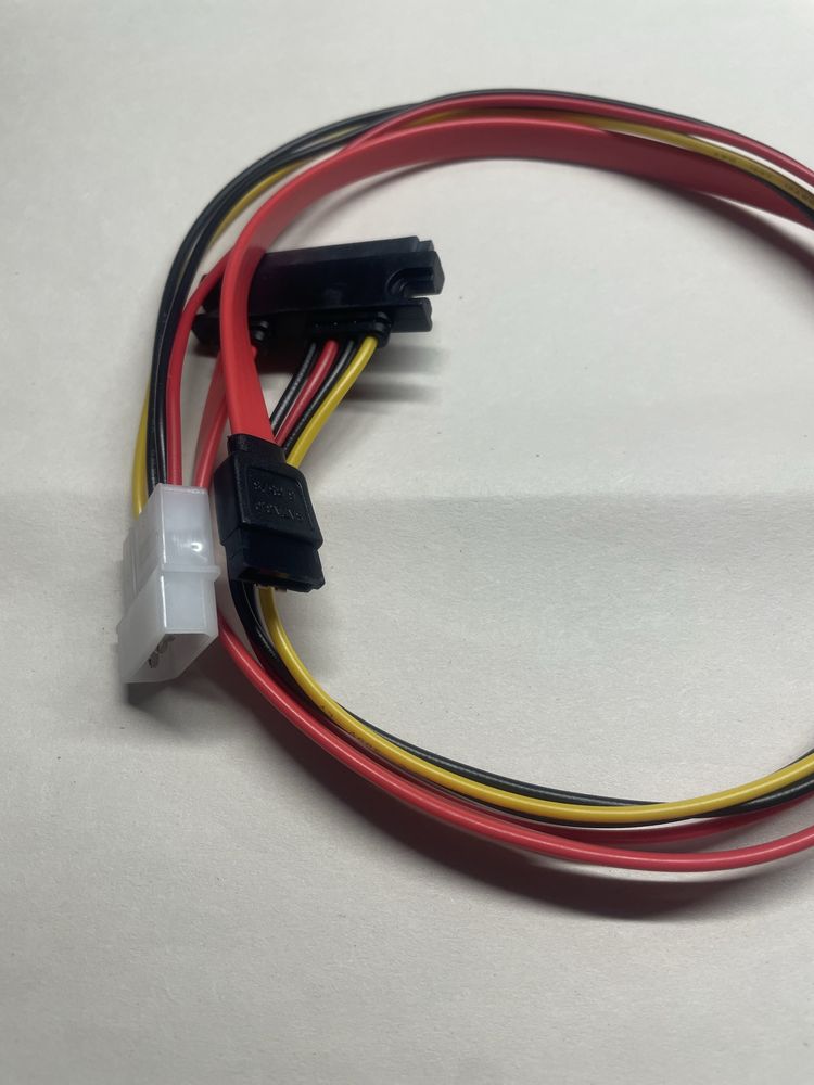 Adapter , kabel do transmisji danych i zasilania Sata -ATA