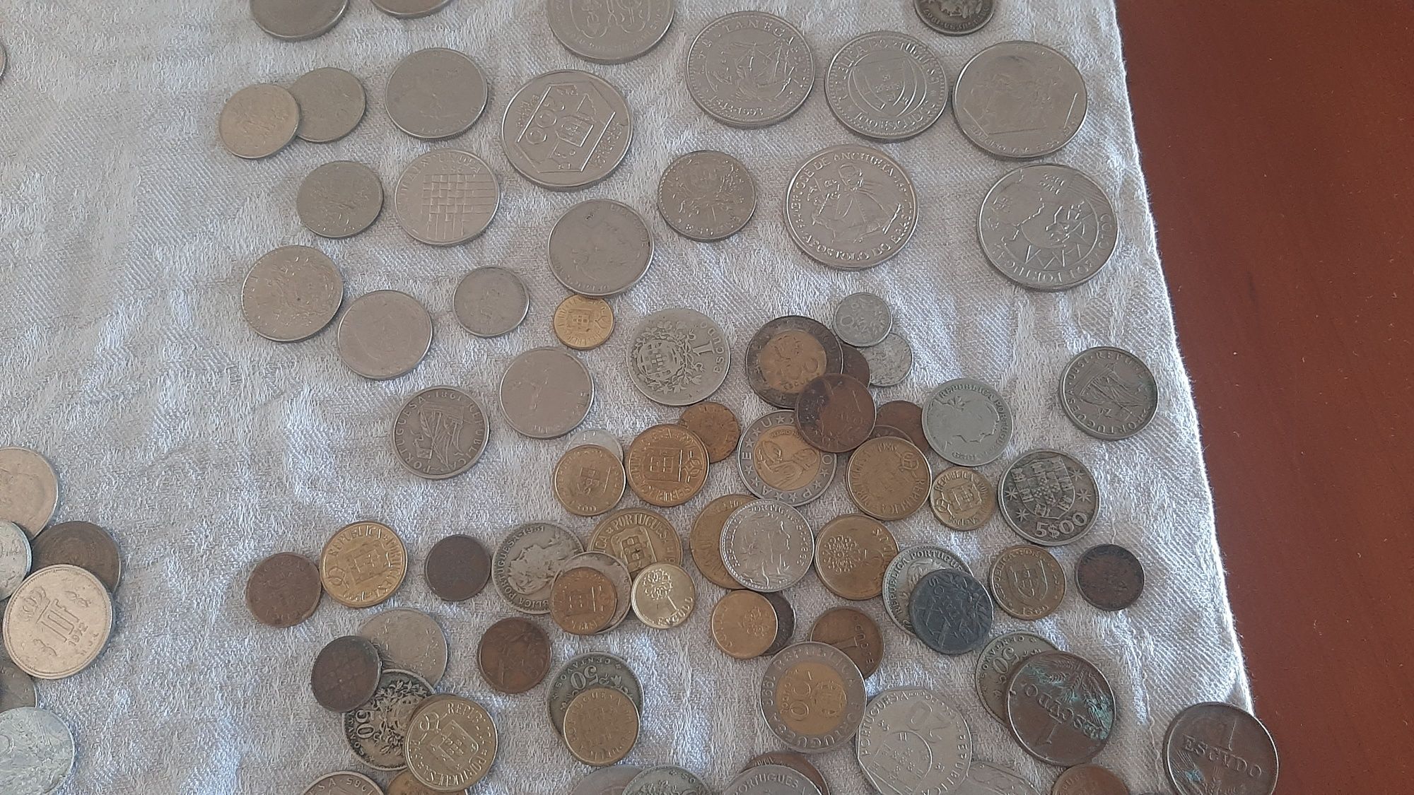 Vendo moedas antigas portuguesas e estrangeiras a melhor oferta