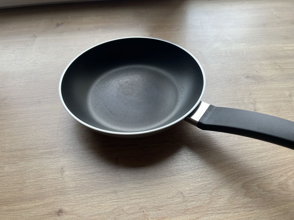 Сковорода BergHOFF 24 см Essentials та BergHOFF ECLIPSE 20