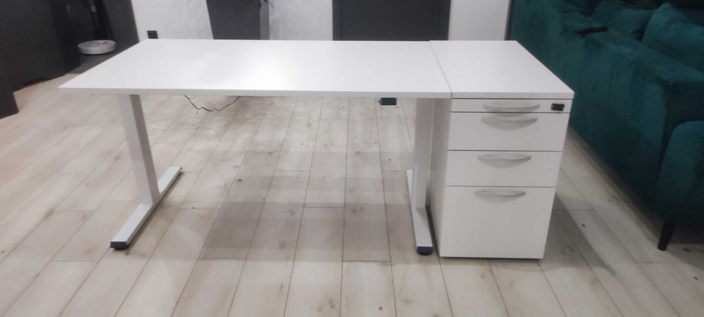 Zestaw elektryczne biurko, kontenerek i fotel