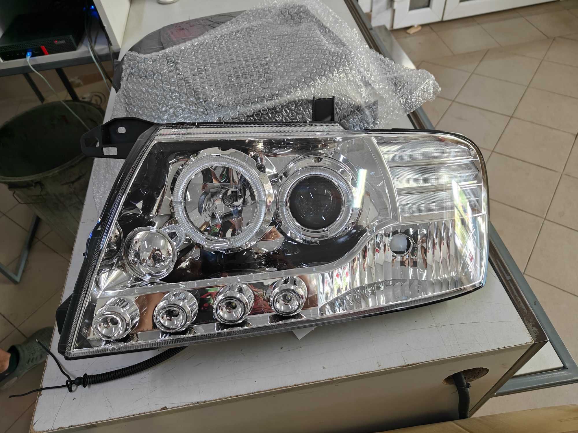 Передні фари оптика MITSUBISHI PAJERO мітсубісі паджеро 99-06р LPMI07