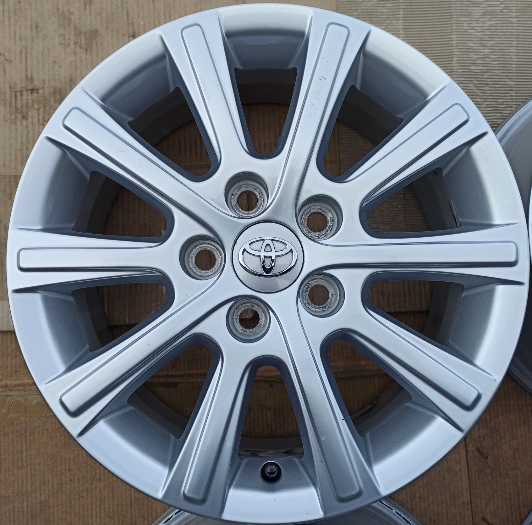 Felgi Oryginał Toyota Auris Avensis Corolla Verso 6,5Jx16 ET45 5x114,3