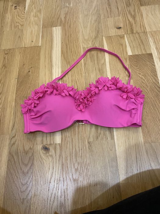 Różowy dwuczęściowy strój kąpielowy