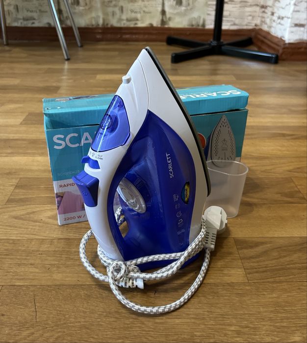 Утюг Scarlett SC-SI30K23