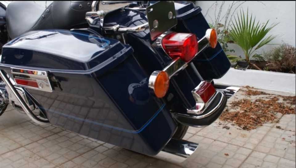 Harley Davidson Road King Police (shrine)