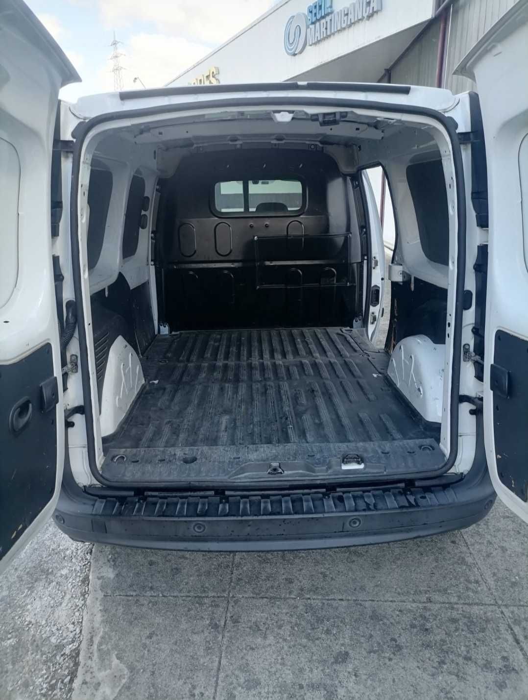 Renault kangoo maxi 1.5 dci 3 lugares com alçapão de carga até 2.90 m