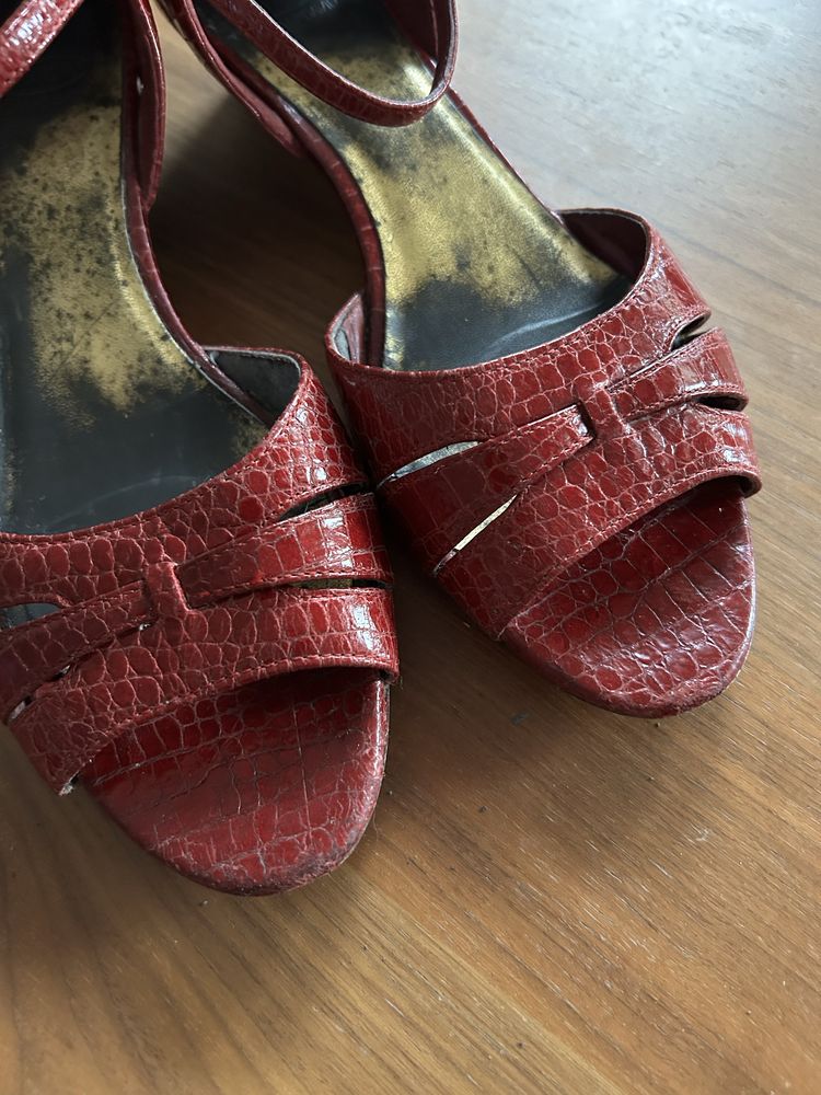 Circa Joan&David czerwone sandaly na 4 cm obcasie