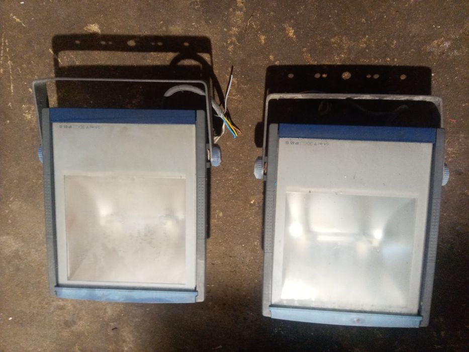 Holofotes para desocupar