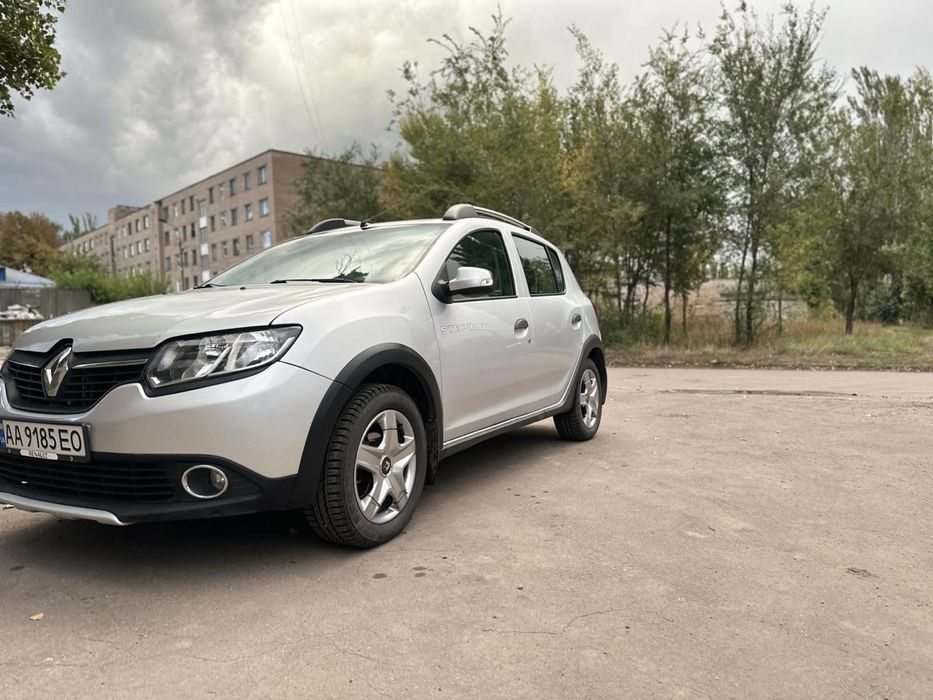 Reno sandero stepway 2013 год 1.5 дизель в очень хорошем состоянии