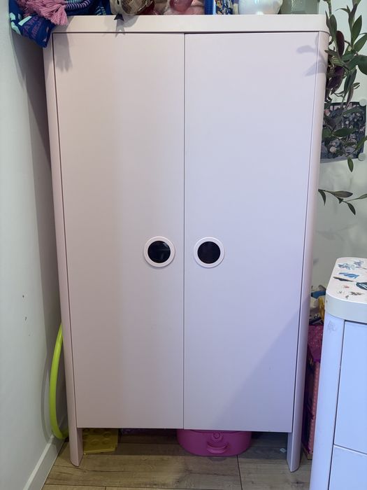 Szafa i komoda Busunge Ikea różowa