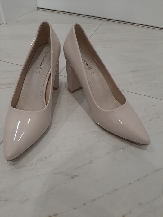 Buty na obcasie r.39