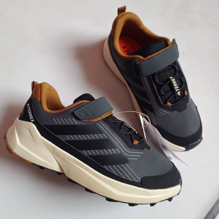 нові оригінальні Adidas Terrex розпаровка лівий p36 правий р36.5 довжи