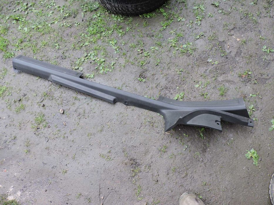 Prawa listwa progowa Fiat Grande Punto 1.4 Benzyna