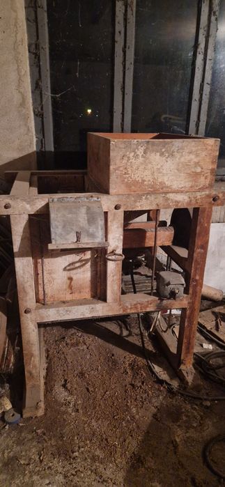 Śrutownik, młyn, żarna do zboża