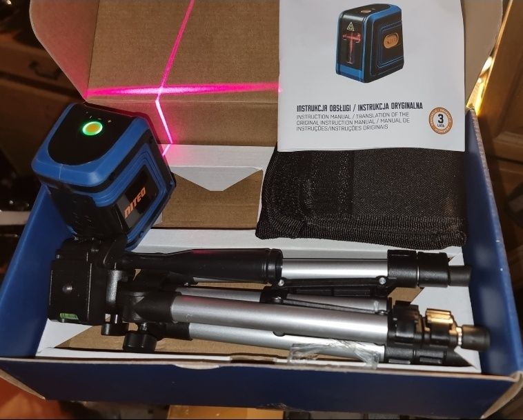 Poziomica poziomnuca laserowa , laser krzyżowy statyw