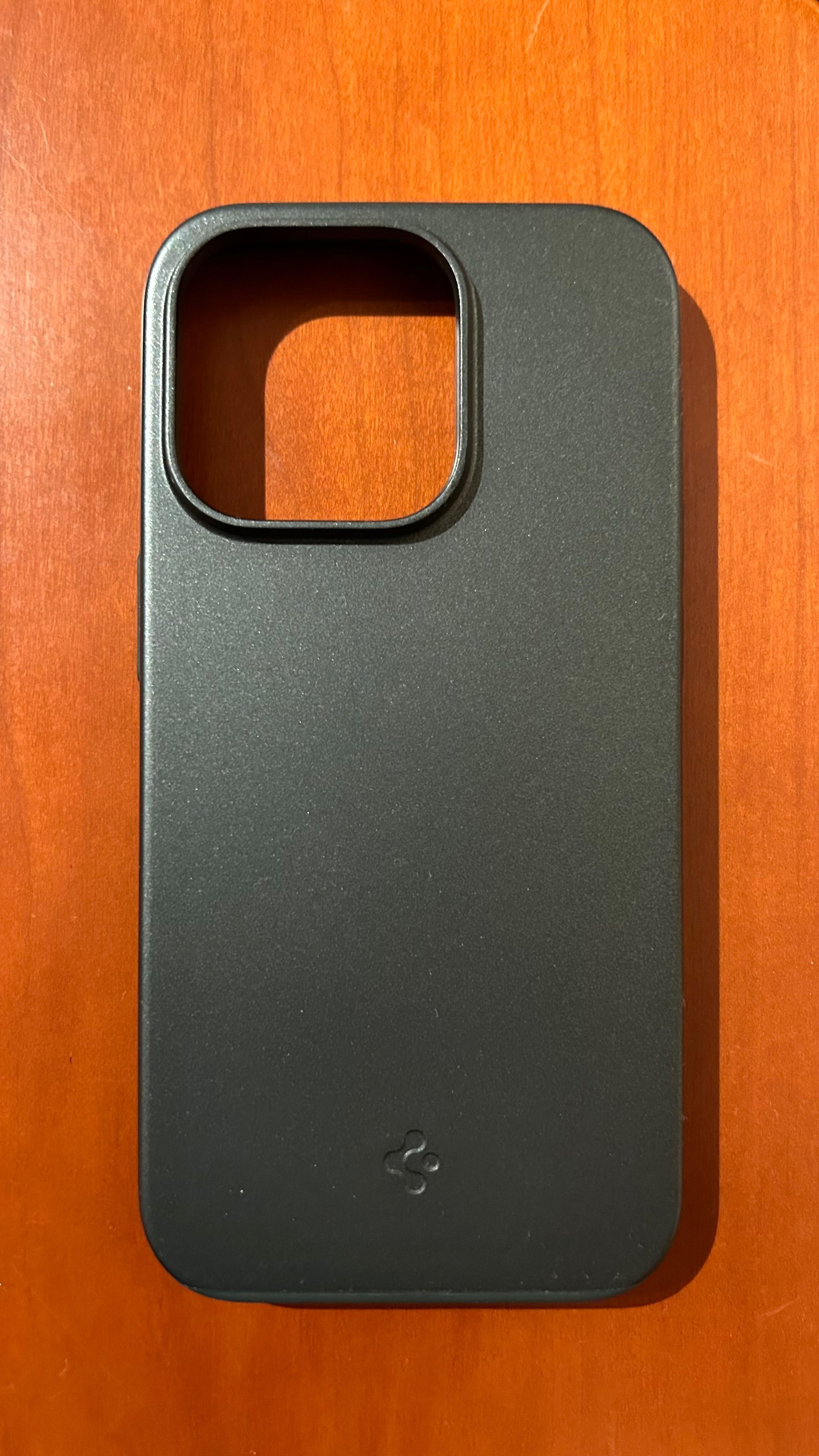 Capas Spigen iPhone 14 Pro