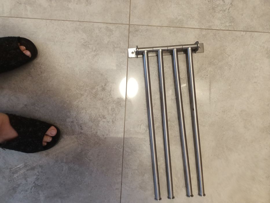 Wieszak do łazienki metalowy na cztery patyki w bardzo dobrym stanie