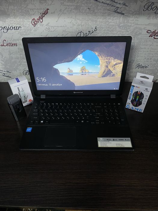 Ноутбук в ідеальному стані)