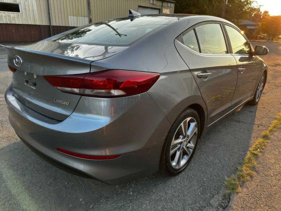Hyundai Elantra Limited      2017
