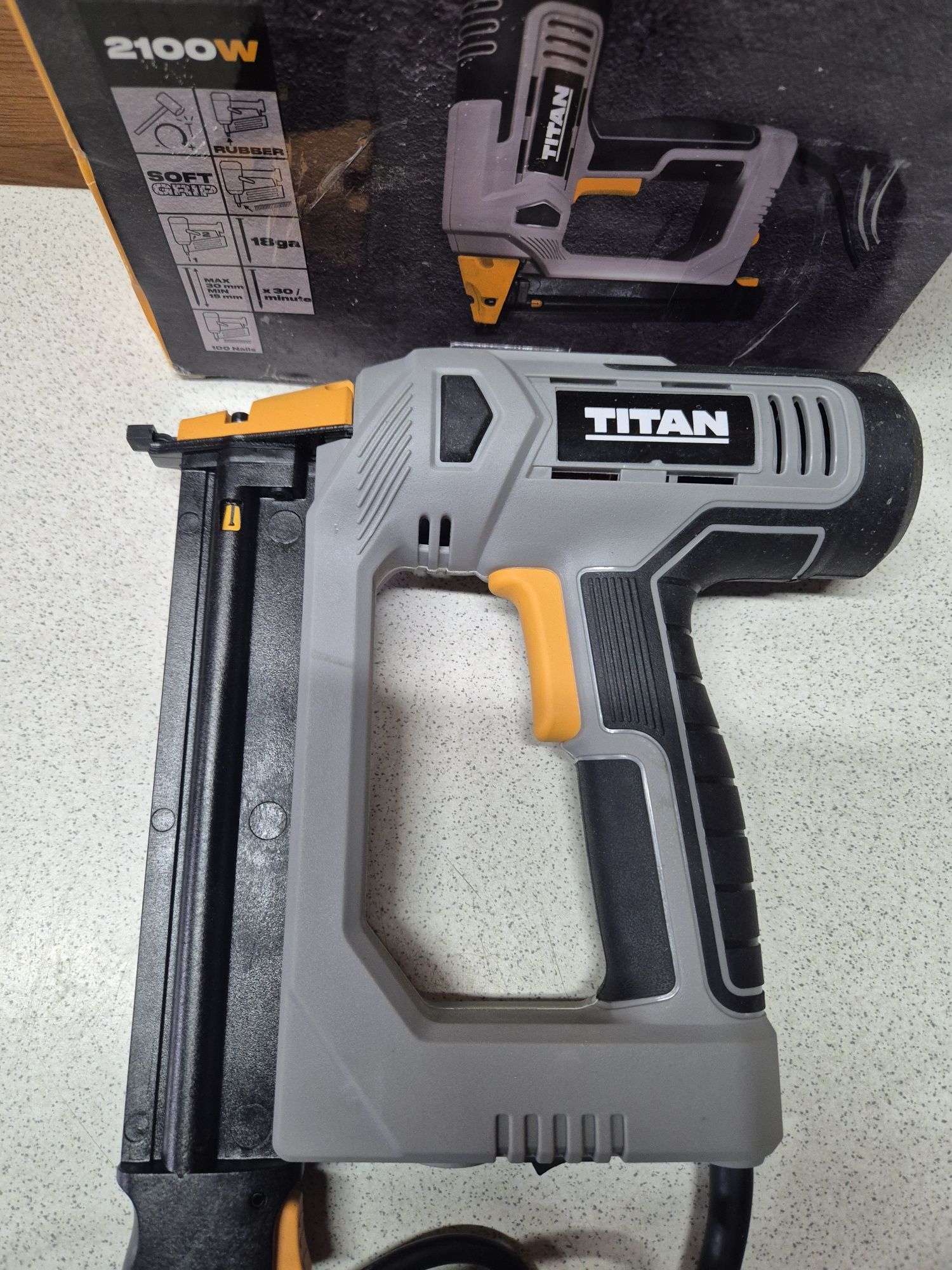 Titan Gwoździarka 2100w