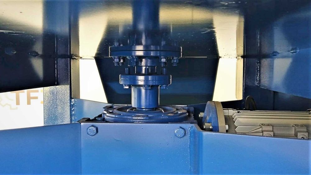 Elektryczna betoniarka planetarna 800L osłony transport