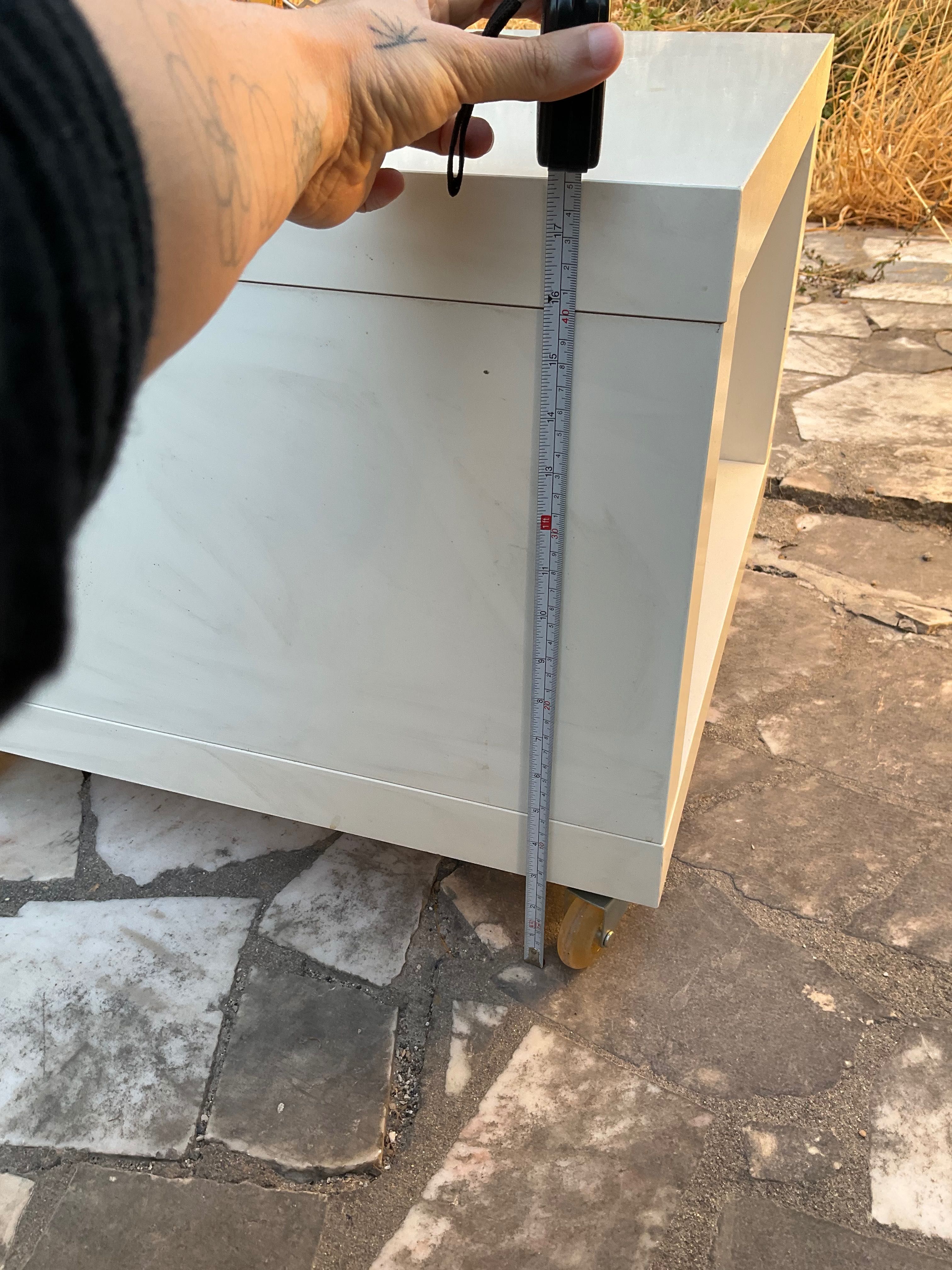 Móvel Branco Quadrado Lack c/rodas ( Usado - Bom Estado )