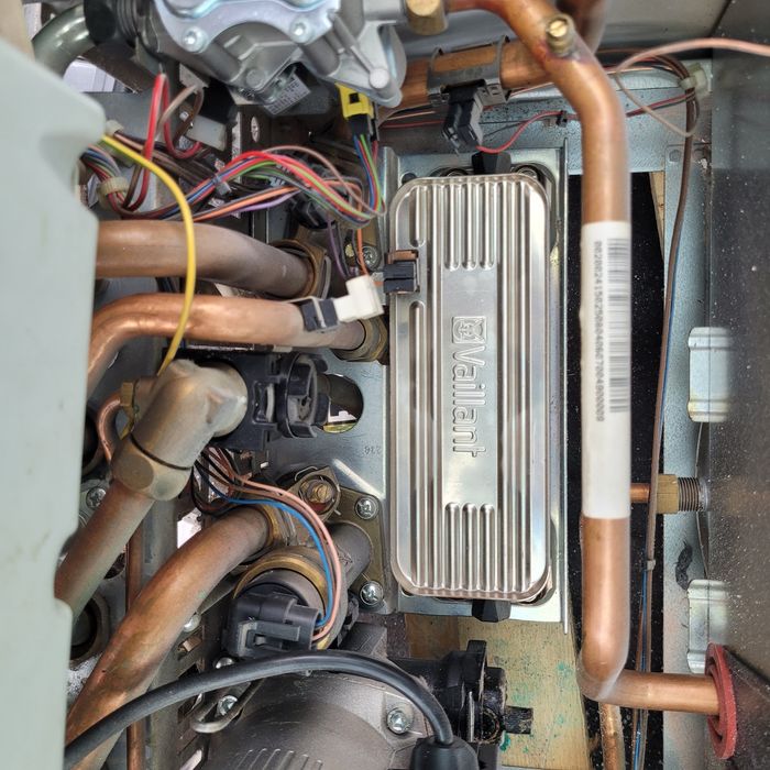 Piec gazowy Vaillant TurboTec VU 202/3-5 dwufunkcyjny zamknięta komora