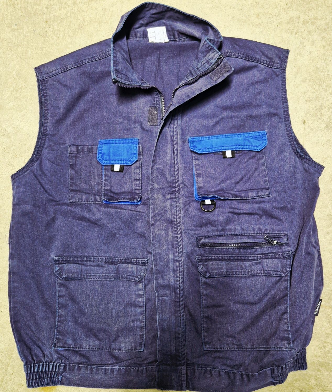 Casaco novo xxl colete xl. Apenas 5 eur
Colete s/novo xl multibolsos
E