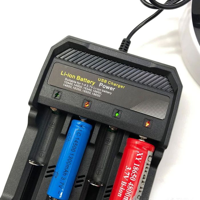 Зарядний пристрій на 4 акумулятора Li-ion, від USB, 4,2V/2A, MS-5D84A