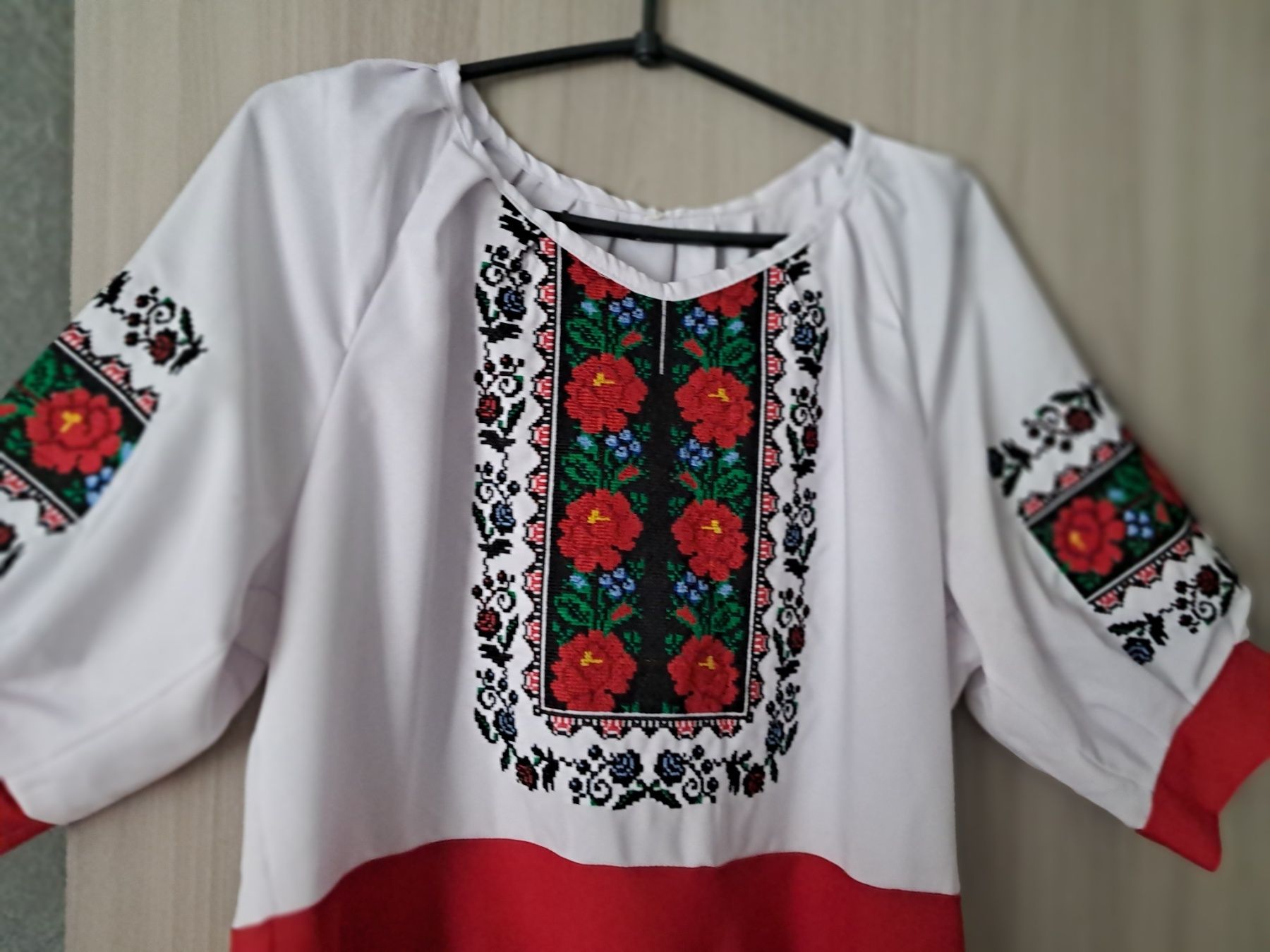 Вишиванка, сукня з вишивкою ручної роботи