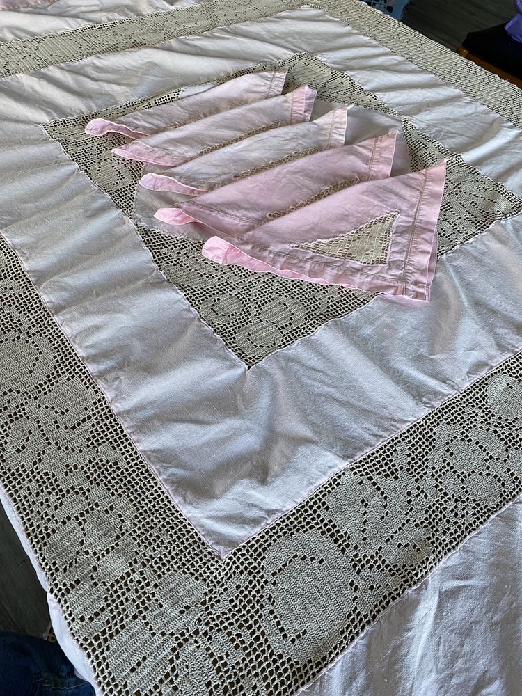 Toalha de mesa em linho com renda manual 136x139