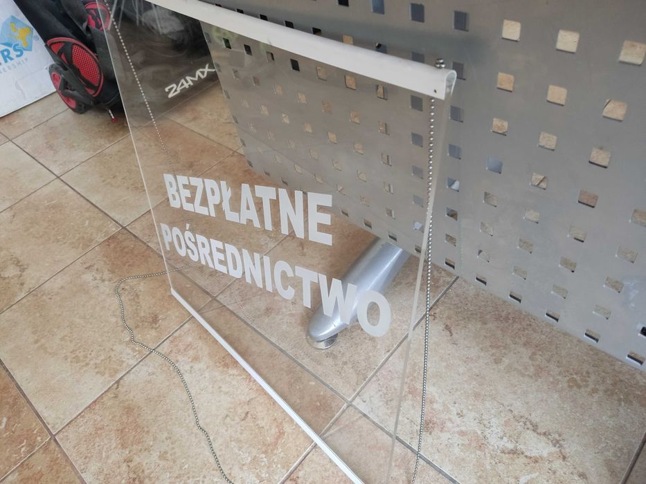 3 różne plexi do biura kredytowego, grawerowane laserowo, 5mm grubości