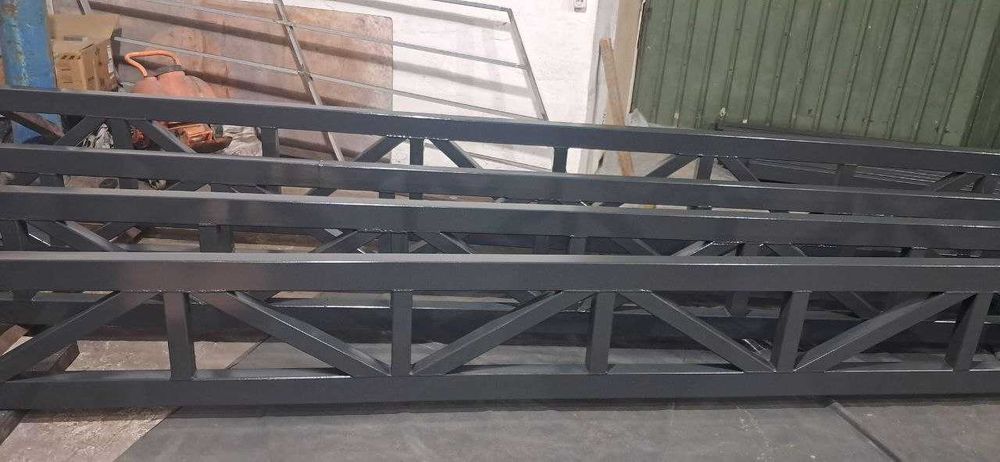 Виробництво та монтаж; Навіси, Ферми, Ворота, Ангари, Козирки.