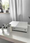 Xbox One S 1TB + pad + gry (GTA 5, Minecraft) – stan idealny