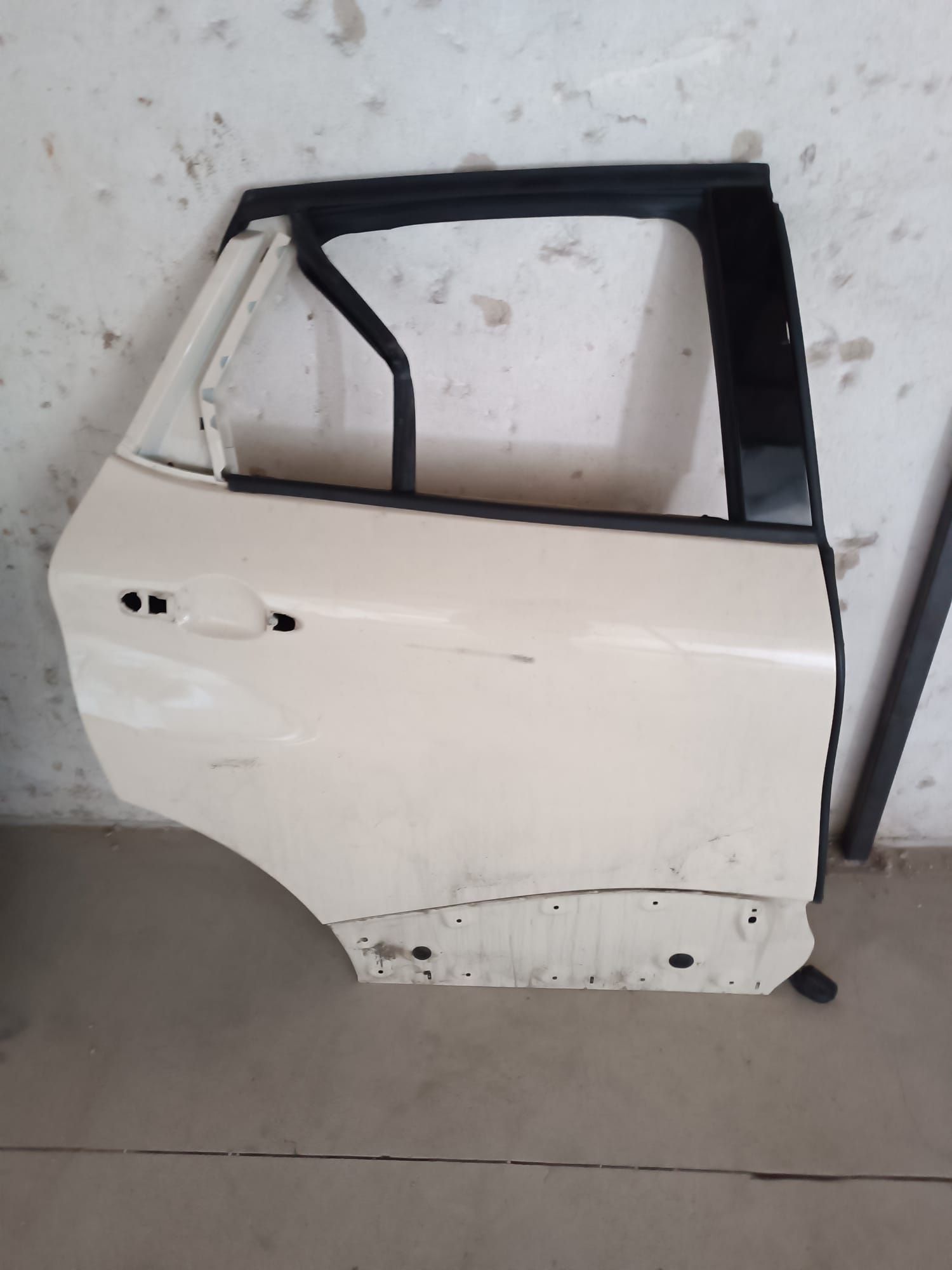 Sprzedam do reanult captur l drzwi prawe tył