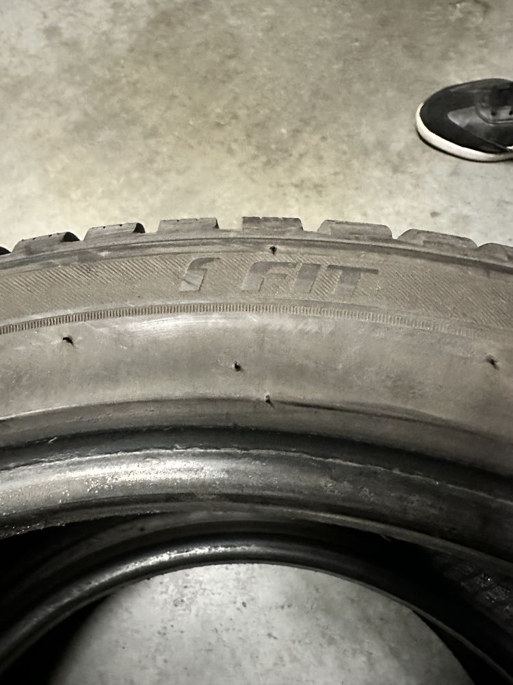 Opony zimowe Nokian / Laufenn 215/45R17 91 V z rantem ochronnym