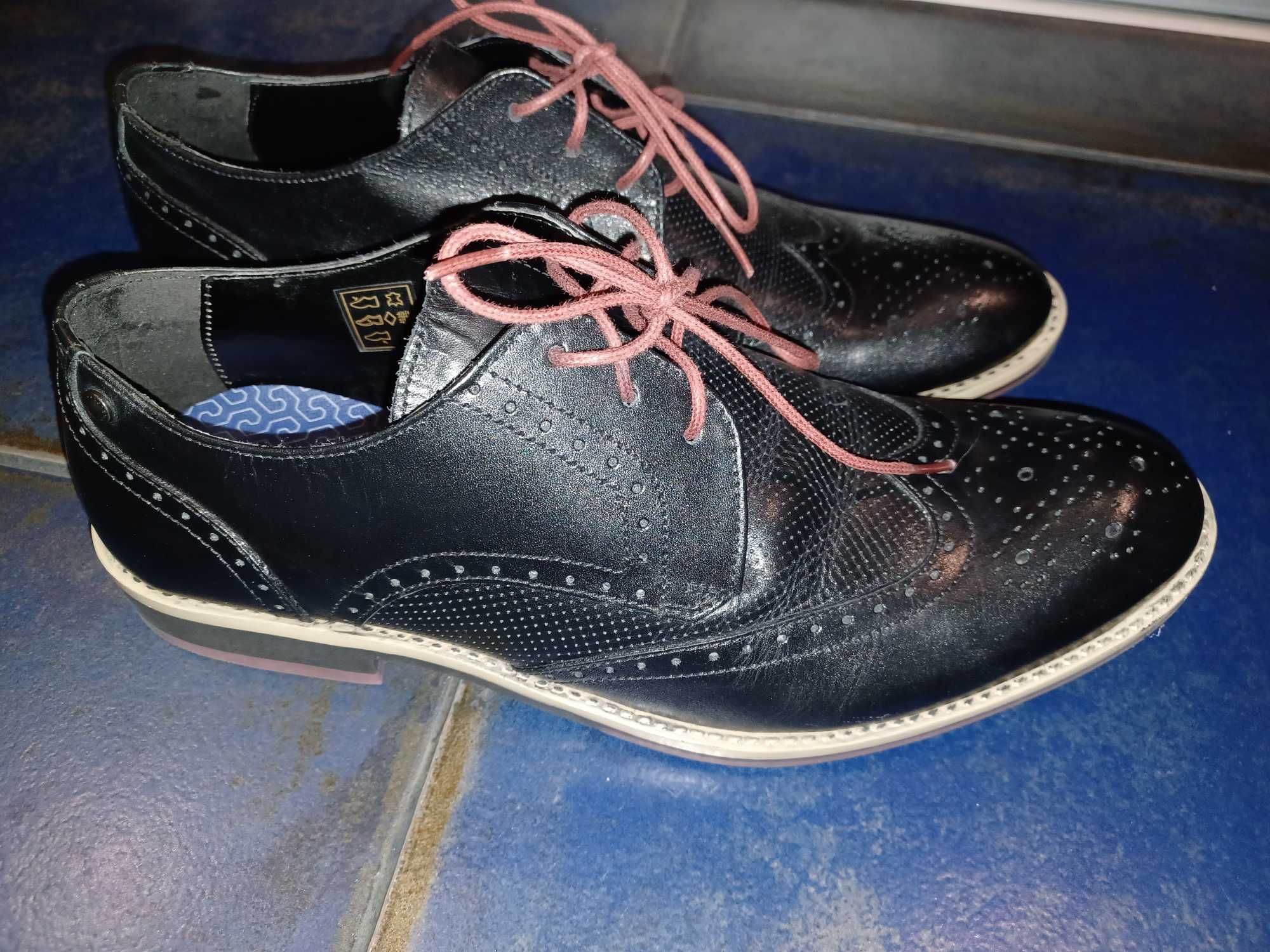 Nowe buty wizytowe London Base. 100% skóra. Rozmiar 42.. Unikatowe!