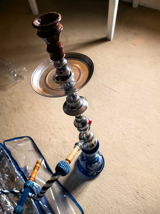 Cachimbo de água em excelente estado de conservação.