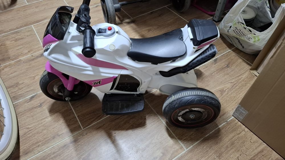 Motorek różowy na akumulator