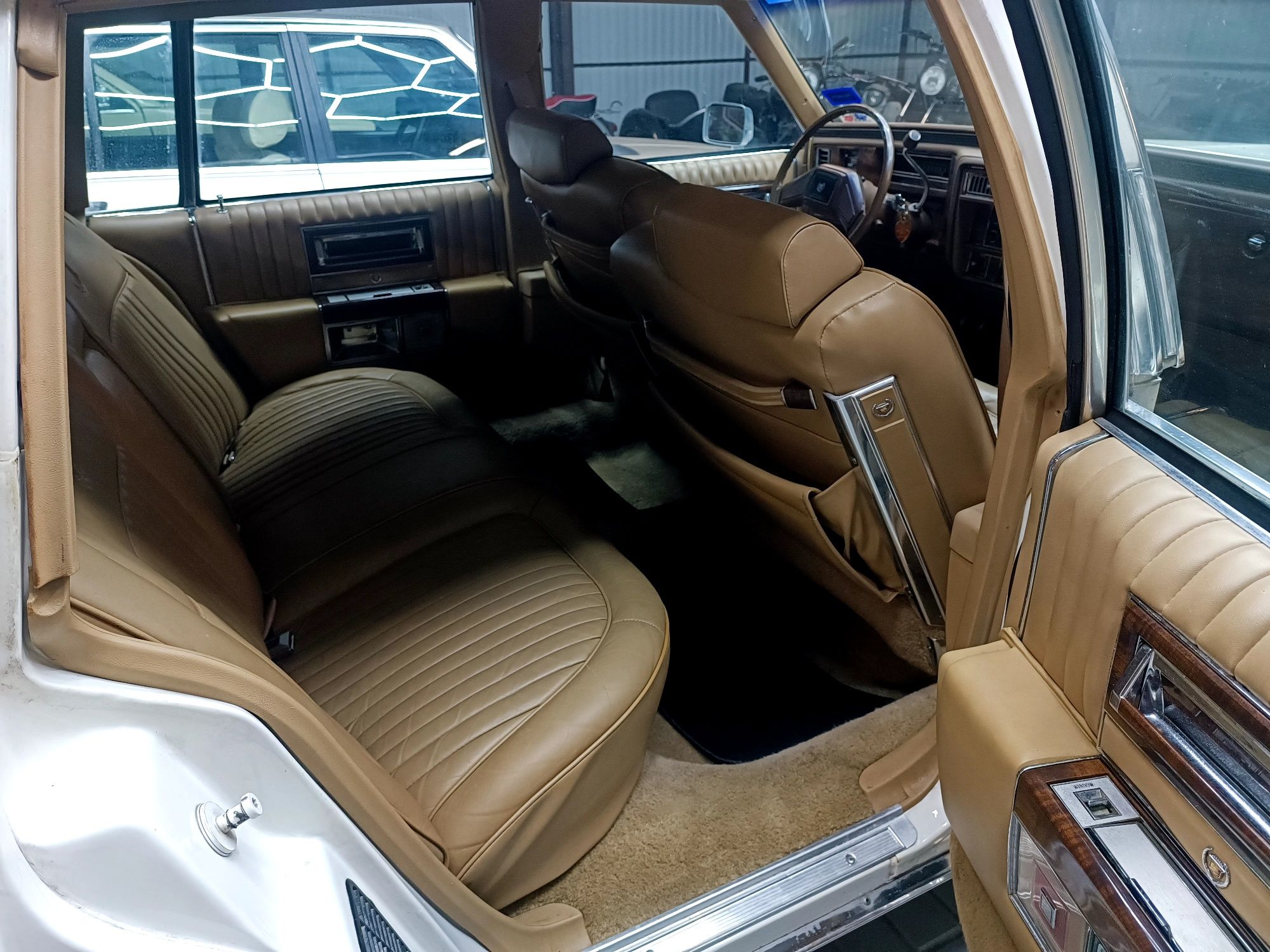 Cadillac Brougham 5.0 V8