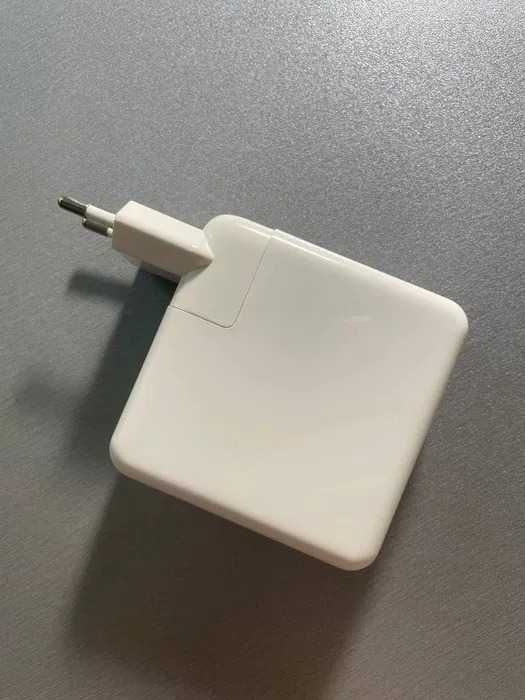СЗУ Apple 61W USB-C блок питания в комплекте идет шнур USB c