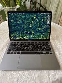 MacBook Air 13'' M1 8/256GB у відмінному стані, ємність батареї 98%